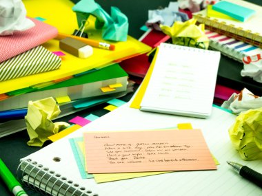 Yeni dil yazma kelime birçok kez üstünde belgili tanımlık defter öğrenme; 