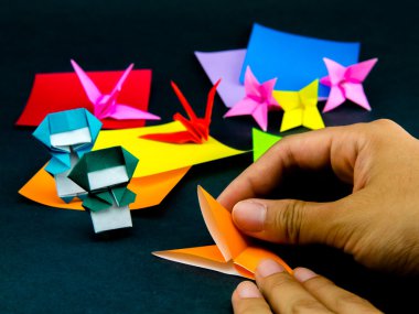 Japon Origami katlama yönergeleri oyuncaklar; Nasıl oynanır