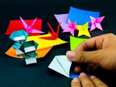 Japon Origami katlama yönergeleri oyuncaklar; Nasıl oynanır
