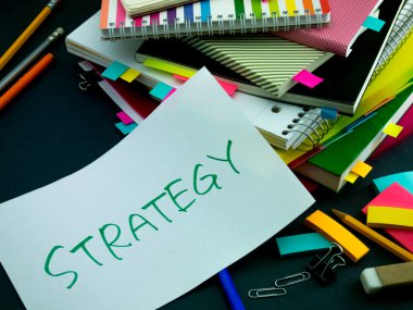 Biri üzerinde çalışıyor mesajı bırakmış Danışma; Strateji