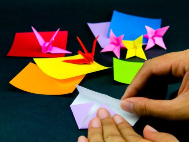 Japon Origami katlama yönergeleri oyuncaklar; Nasıl oynanır