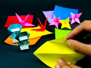 Japon Origami katlama yönergeleri oyuncaklar; Nasıl oynanır