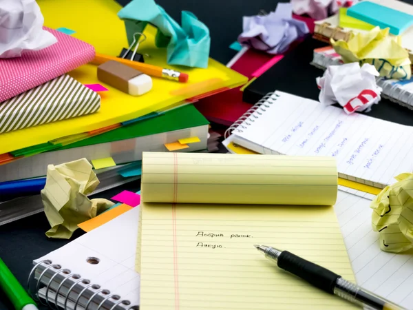 Yeni dil yazma kelime birçok kez üstünde belgili tanımlık defter öğrenme;