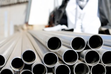 İnşaat sahasında birçok borularının Stack