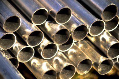 İnşaat sahasında birçok borularının Stack