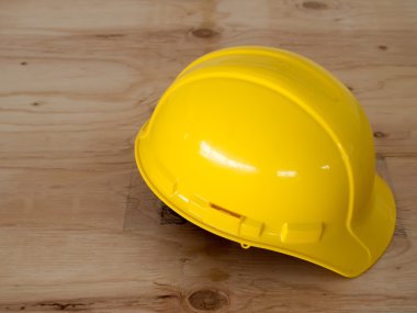 Constructionsite güvenliği için sarı kask