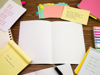 Portekizce; Yeni dil yazılı kelime üstünde belgili tanımlık defter öğrenme