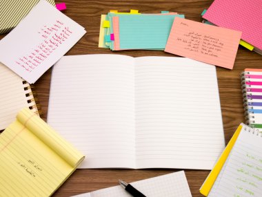 Arapça; Yeni dil yazılı kelime üstünde belgili tanımlık defter öğrenme