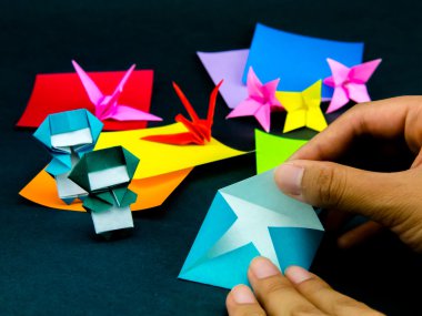 Japon Origami katlama yönergeleri oyuncaklar; Nasıl oynanır