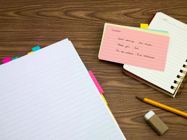 Sueco; Aprendendo novas palavras de escrita de idiomas no Notebook — Fotografia de Stock