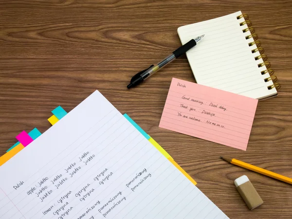 Pools; Leren nieuwe taal schrijven woorden op de Notebook — Stockfoto