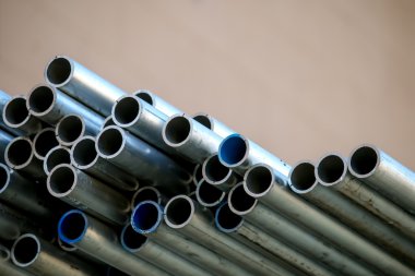 İnşaat sahasında birçok borularının Stack