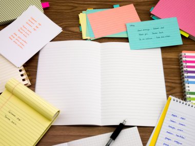 Malay; Yeni dil yazılı kelime üstünde belgili tanımlık defter öğrenme