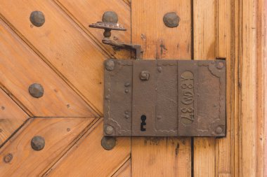 Eski ahşap kapı kilidi