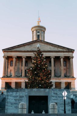 Noel 'de, akşam ışığında Nashville' deki Tennessee Eyalet Meclis Binası..