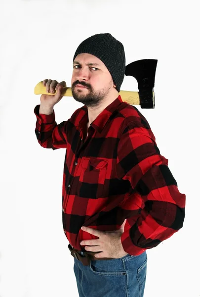 Lumberjack com um machado no ombro — Fotografia de Stock