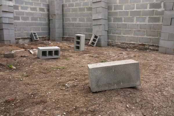 Bina Vakfı duvarlar beton bloklar, kopya alanı kullanarak, yeni ev yapımı