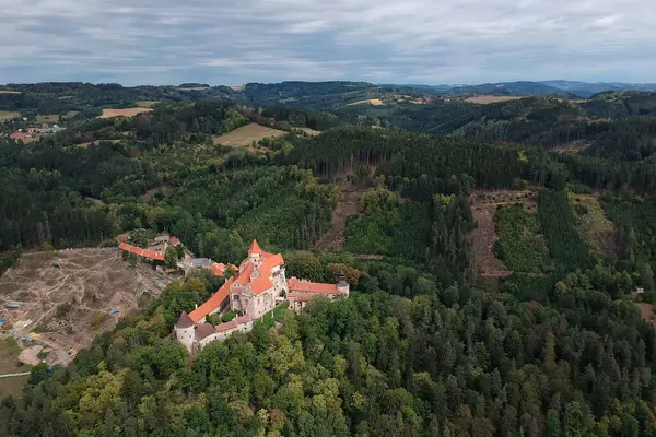 Château Gothique Pernstejn Dans Région Orientale République Tchèque Entouré Par — Photo