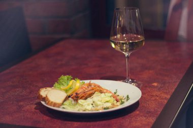 Lokantada deniz yemeği