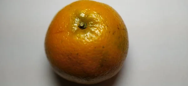 Photo Une Mandarine Sur Fond Blanc Une Mandarine — Photo