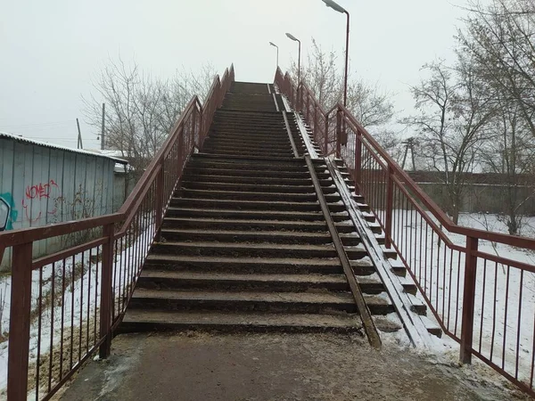 Escaleras Que Conducen Puente Sobre Lecho Del Ferrocarril Escalera Con —  Fotos de Stock