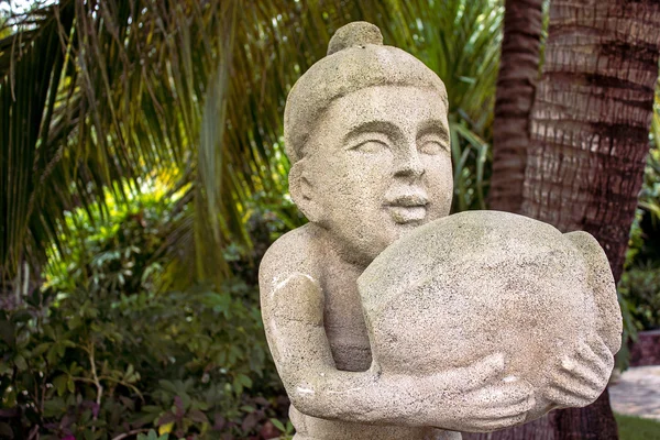 Çinli kadın heykeli. Sanya, Hainan, Çin