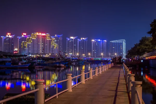 Gece şehir. Sanya, Hainan, Çin