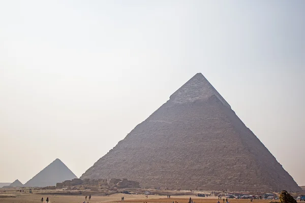 Pyramid av Khufu (Cheops) och Chefrens (Chefren). Egypten, Giza — Stockfoto