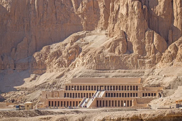 Başına Tapınağı. Mısır, Luxor, Thebes