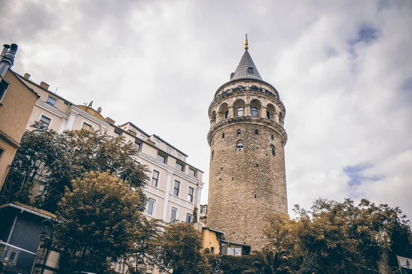 Galata Kulesi geceleri. Türkiye, Istanbul. Üsküdar