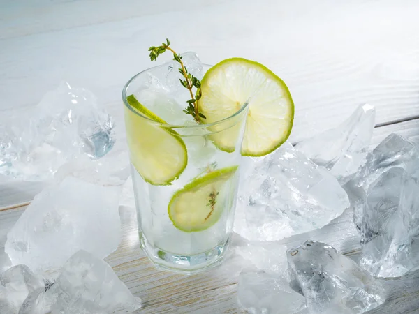 Лимонад со льдом — стоковое фото