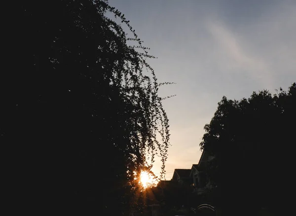 Szenischer Blick Auf Einen Abendlichen Sonnenuntergang Beschaulichen Dorf — Stockfoto