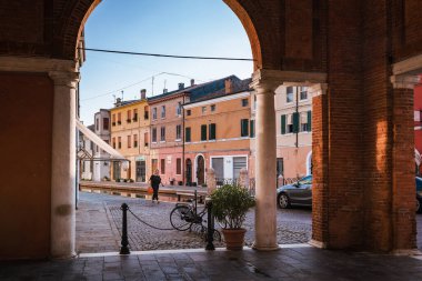 Loggia del Grano 'dan Comacchio, İtalya' nın tarihi merkezi.