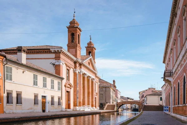 Ponte Degli Sbirri Comacchio Italië Met Delta Antico Museum Blauwe — Stockfoto