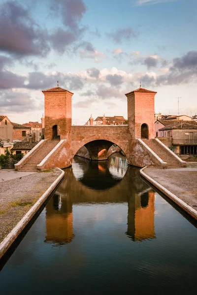 Trepponti Bridge Comacchio Itália Amanhecer Céu Com Nuvens Amanhecer — Fotografia de Stock