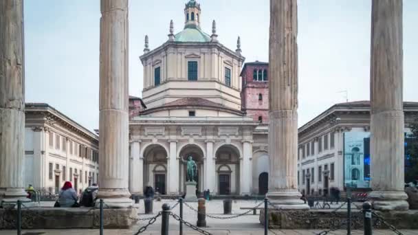 Milan Facade Basilica San Lorenzo People Traffic Timelapse — Wideo stockowe