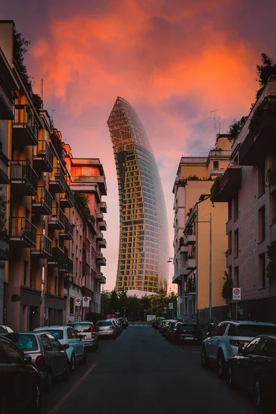 Мілан Італія Травень 2021 Вид Новий Хмарочос Через Вулицю Будинками — стокове фото