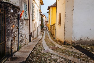 Orta San Giulio / İtalya - Haziran 2021: Orta San Giulio köyünün tarihi merkezinde