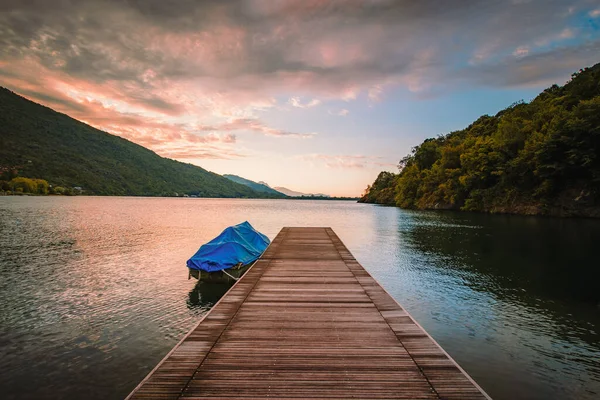 Mergozzo Verbania Italien Juni 2021 Sjön Mergozzo Gryningen Med Träbrygga — Stockfoto