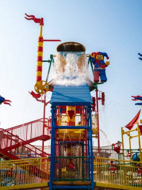 DUBAI, BAE - 1 Aralık 2019 Dubai Park ve Resorts 'taki Legoland Su Parkı. Eşsiz bir su parkı. 20 'den fazla su kaydırağı ve ailenizle birlikte eğlenebileceğiniz bir eğlence yeri.!