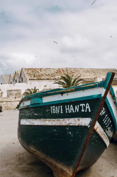 Vecchia Barca Verde Nel Porto Del Marocco — Foto Stock