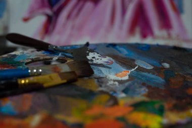 fırça ayrıntısı ve renk paleti