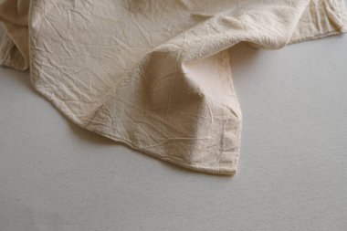 deseni ve alanı olan beyaz keten kumaş