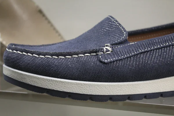 Zapato hombre mocasines azules —  Fotos de Stock