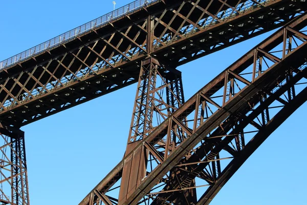 Puente de hierro arco — Foto de Stock