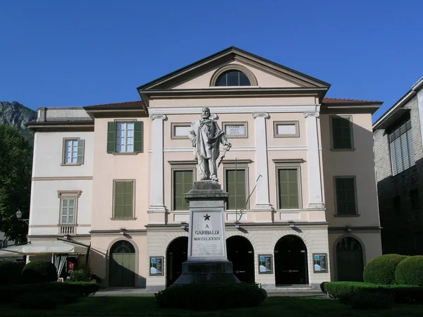 Teatro en la ciudad de Lecco — Foto de Stock