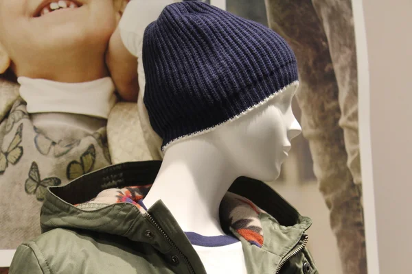 şapkalı çocuk kukla