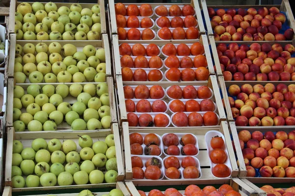 elma, persimmons, şeftali