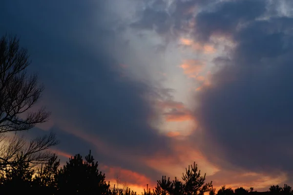 Schöner Sonnenuntergang Und Dramatische Wolken Himmel — Stockfoto