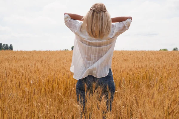 Young Woman White Shirt Enjoys Moment Golden Wheat Field Blue — Stock Photo, Image